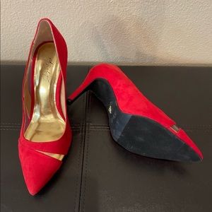 Thalía Sodi red suede silhouette 4” heel pumps